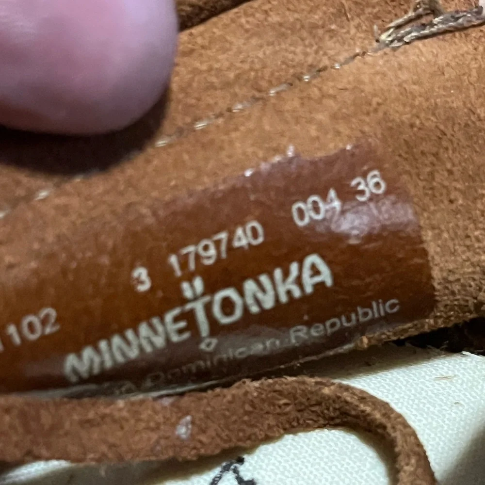 Minnetonka brown leather ankle moccasins